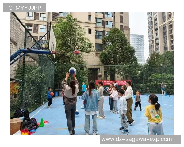 成都篮球队配合默契创新高引领全国篮球新潮流